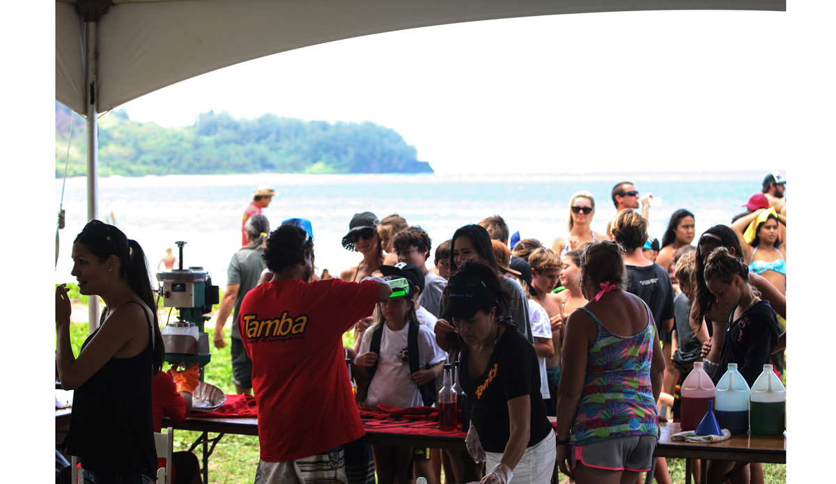 After lunch Tamba and crew served up hundreds of free shave ice. Photo: <a href=\"http://www.danegrady.com/\">Dane Grady</a>