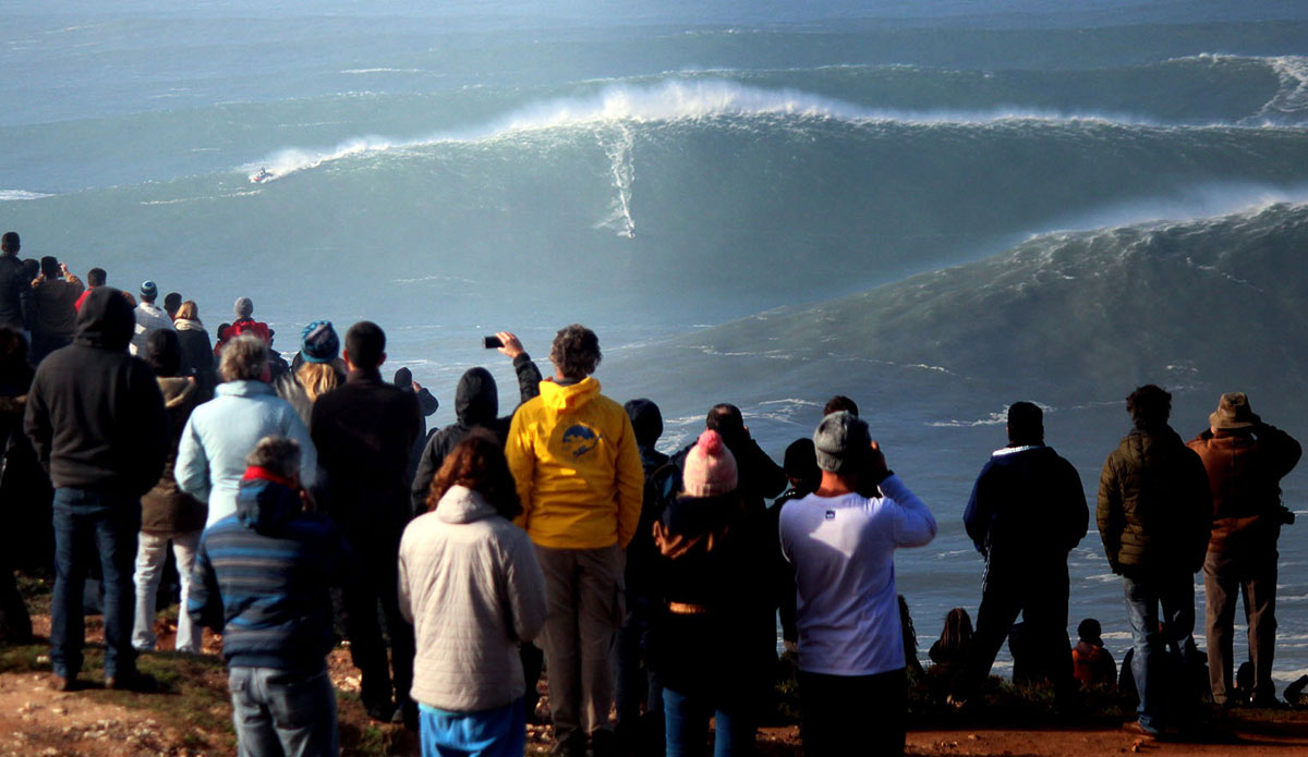 The Portuguese surfer Antonio Silva gives his best shot. Photo: <a href=\"https://www.facebook.com/profile.php?id=100008446928071\"> Jose Pinto</a>