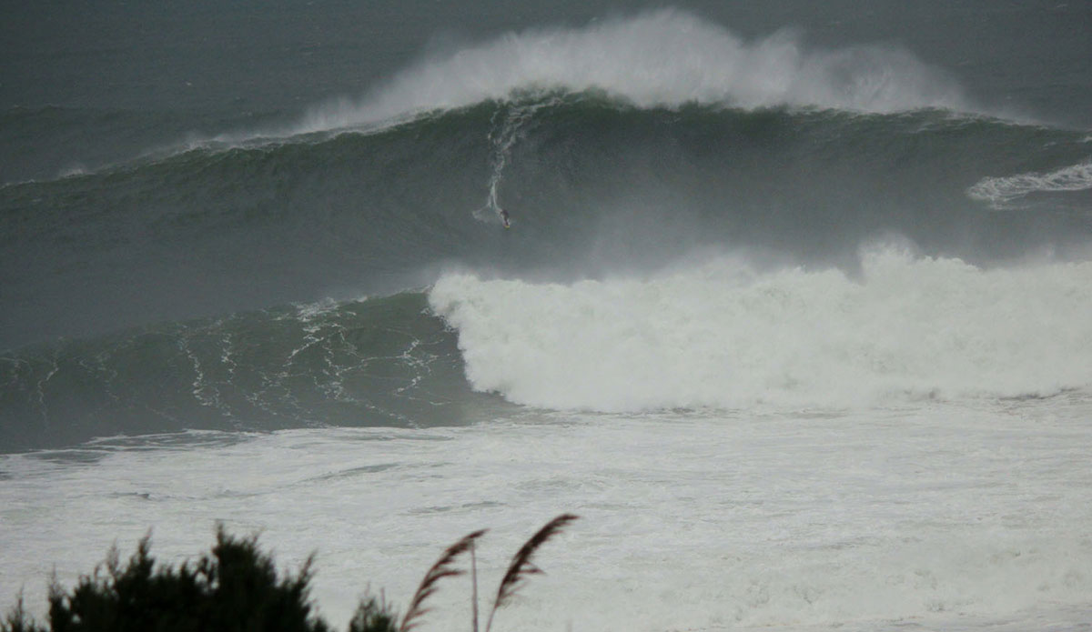 Cotty gets ready for a stormy ride. Photo: <a href=\"https://www.facebook.com/jose.pinto.31521\">Jose Pinto</a>