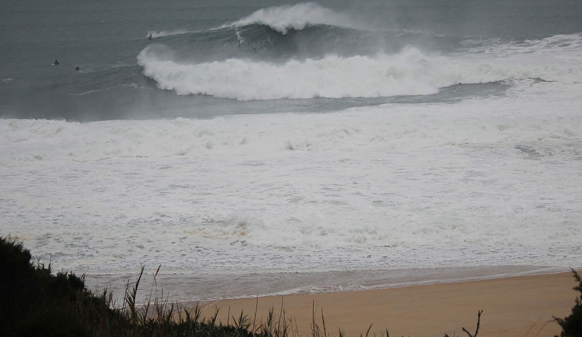 Tom Butler surfs the first wave of the day. Praia do Norte. Photo: <a href=\"https://www.facebook.com/jose.pinto.31521\">Jose Pinto</a>