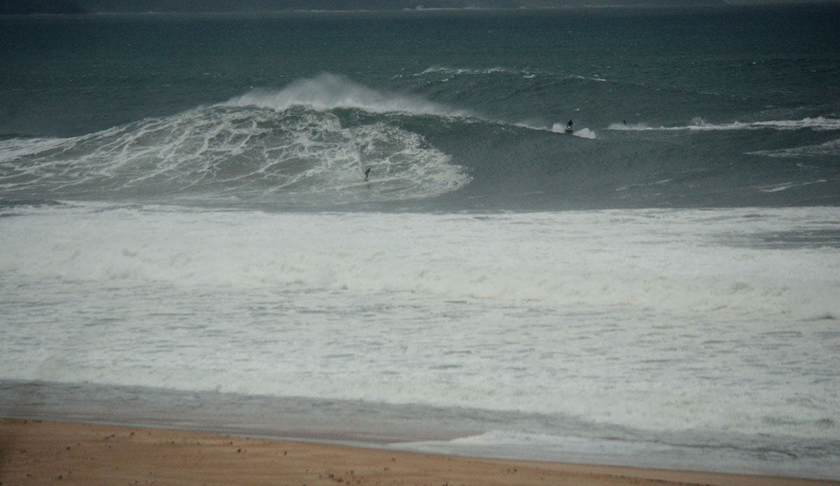 Hugo Vau finding a few of the first waves of the day. Photo: <a href=\"https://www.facebook.com/jose.pinto.31521\">Jose Pinto</a>