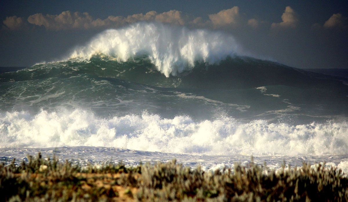 Waves keep coming, stronger and stronger. Photo: <a href=\"https://www.facebook.com/profile.php?id=100008446928071\"> Jose Pinto</a>