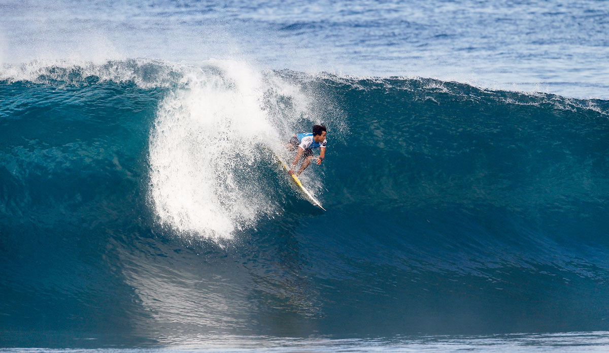 Keanu Asing pulling into a Pipeline tube. Photo: <a href=\"http://www.worldsurfleague.com/\">WSL</a>/<a href=\"https://www.instagram.com/kirstinscholtz/\">Scholtz</a>