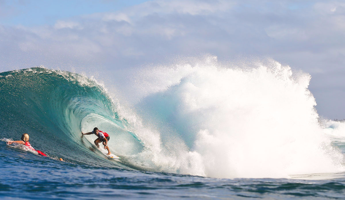 Adriano De Souza of Brasil (pictured) winning his Round 2 heat at the Billabong Pipe Masters at Pipeline. Photo: <a href=\"http://www.worldsurfleague.com/\">WSL</a>/Masurel