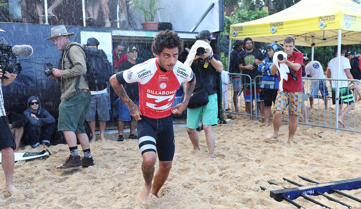  Filipe Toledo of Brasil (pictured) ready for his Round 2 heat at the Billabong Pipe Masters at Pipeline. Photo: <a href=\"http://www.worldsurfleague.com/\">WSL</a>/<a href=\"https://www.instagram.com/kc80/\">Cestari</a>