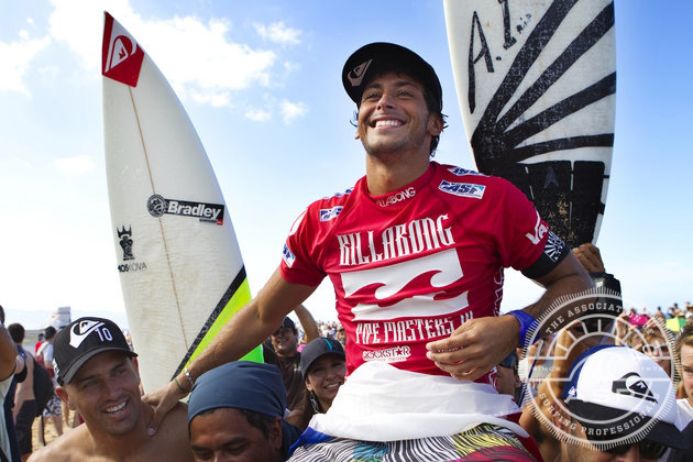 J-Flo soaks in the moment after winning the 2010 Pipe Masters. Photo: ASP