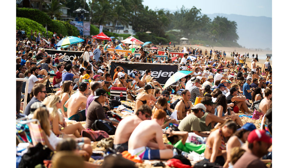 There was no shortage of spectators at the Billabong Pipe Masters. Photo: <a href=\"http://mattdunbar.com.au\">Matt Dunbar</a>