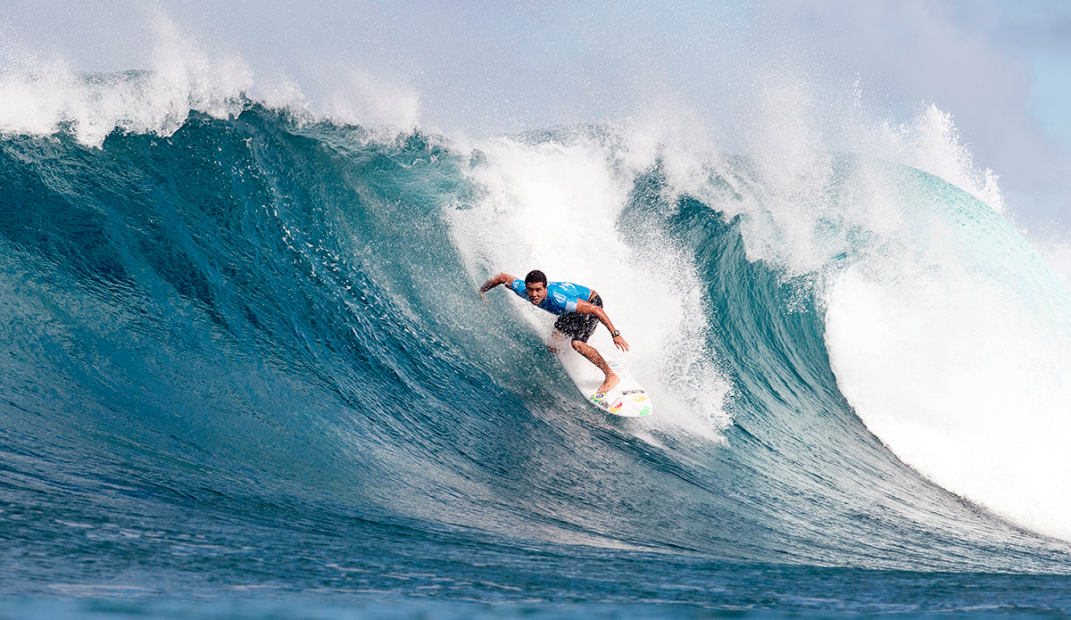 Adriano De Souza of Brazil winning his maiden World Title by winning his Semifinal heat to eclipse ratings leader Mick Fanning (AUS) at the Billabong Pipe Masters. Photo: WSL / Cestari 