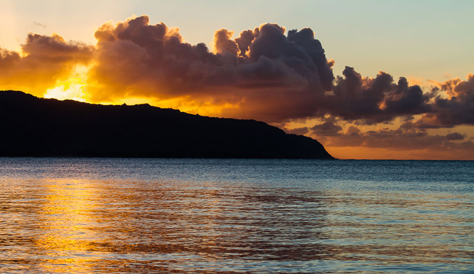 This is a typical sunset here in Hawaii. In the winter the sun breaks over the mountains. Photo: <a href=\"http://500px.com/DougFalterPhotography\">Doug Falter</a>