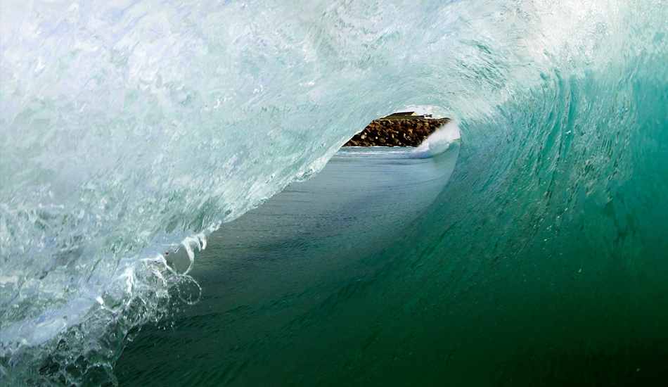 Surfer\'s view, cualquier rider que halla tenido la suerte de estar ahi dentro, sabe lo que es esa sensacion de vacio, proteccion, de energia y adrenalina.
Surfer\'s view, any rider who is been fortunate to be there, you know that empty feeling, protection, power and adrenaline. Image: <a href=\"http://lucashoot.blogspot.com\">Tozzi</a></em></strong>