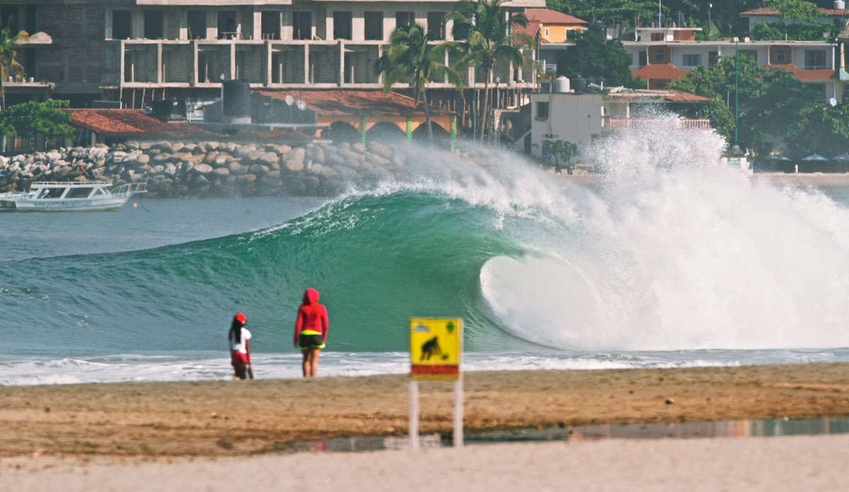 A thick Mexican lip unloads. Photo: <a href=\"instagram.com/cacaneves\"> Camila Neves</a>