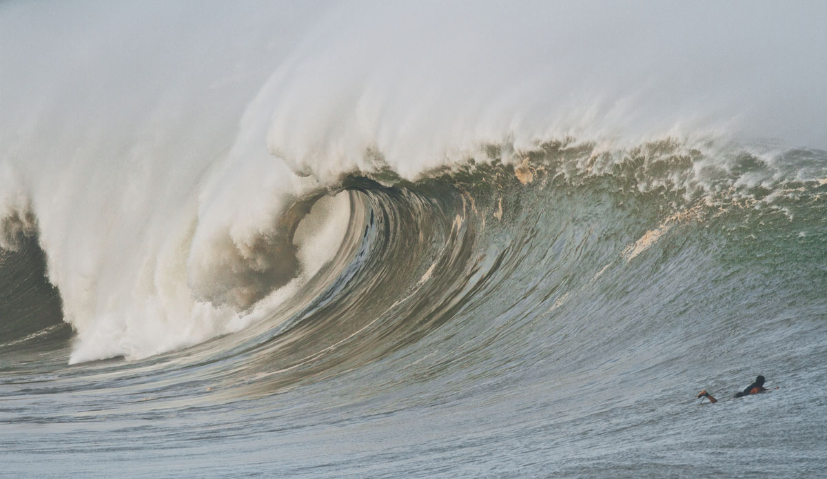 Greg Long looking casual as a monster unloads. Photo: <a href=\"instagram.com/cacaneves\"> Camila Neves</a>