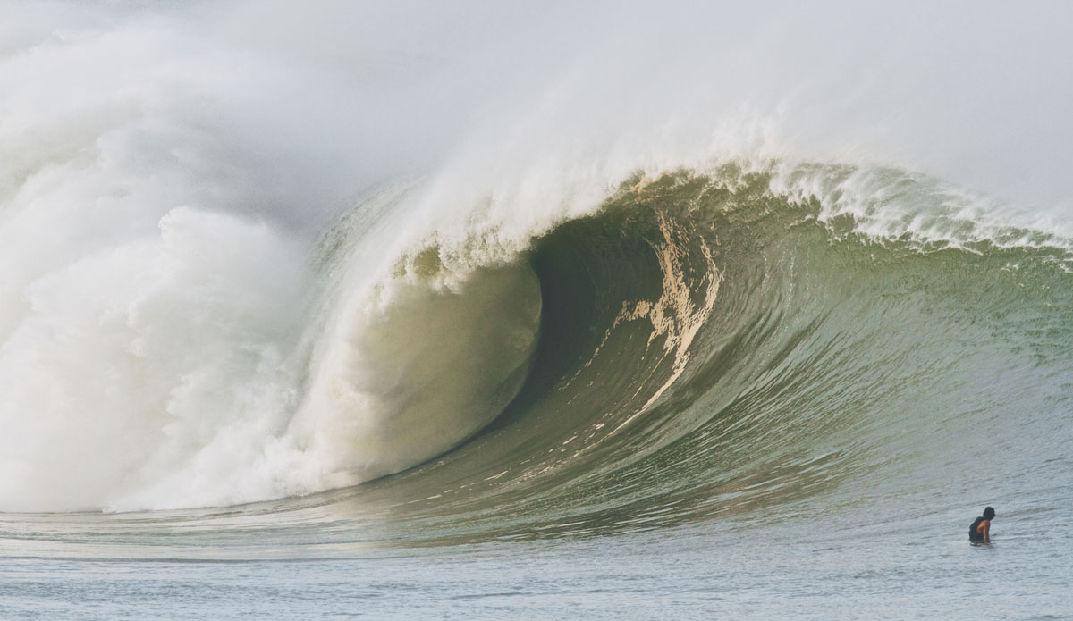 Greg Long watching one just out of reach. Photo: <a href=\"instagram.com/cacaneves\"> Camila Neves</a>