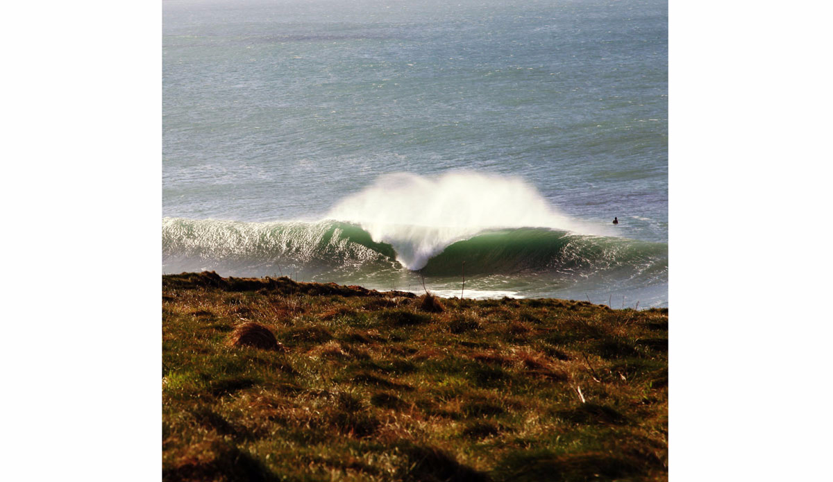 Perfect A-frame. Photo: <a href=\"http://www.simonjayphotography.com/\">SImon Rickwood</a>