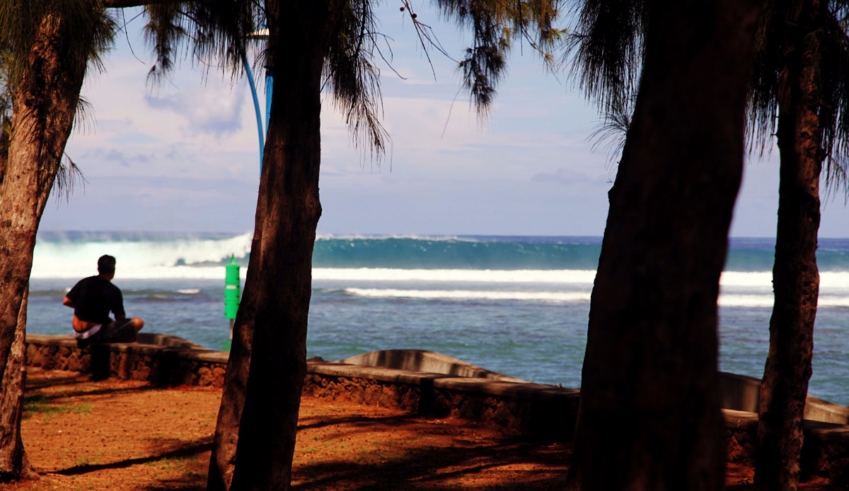 St Leu still attracts wave watchers even with no surfers out. Photo: <a href=\"http://Instagram.com/simonjayphotos\" target=\"_blank\"> Simon Rickwood</a>