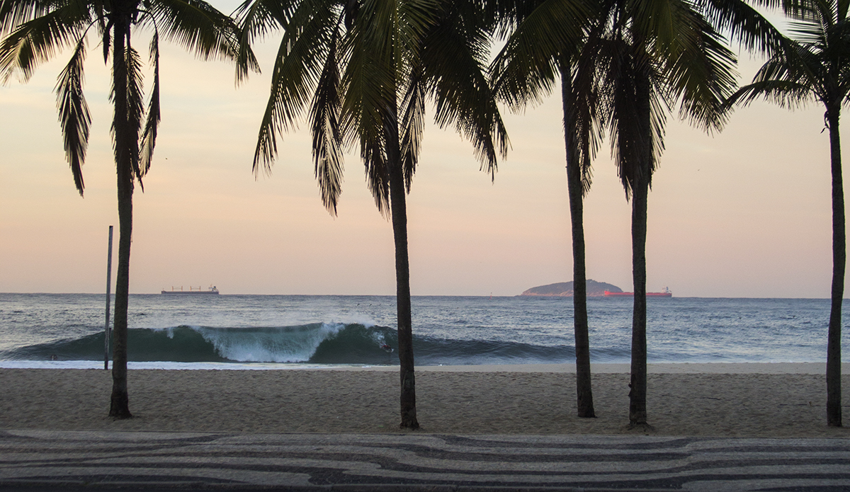 A beautiful scene at Leme beach. Photo: Luiz Blanco