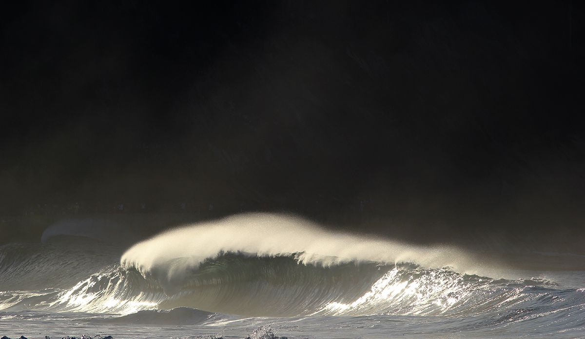 Leme beach, in the corner of Copacabana beach. A left wedge near the rock. Photo: Luiz Blanco