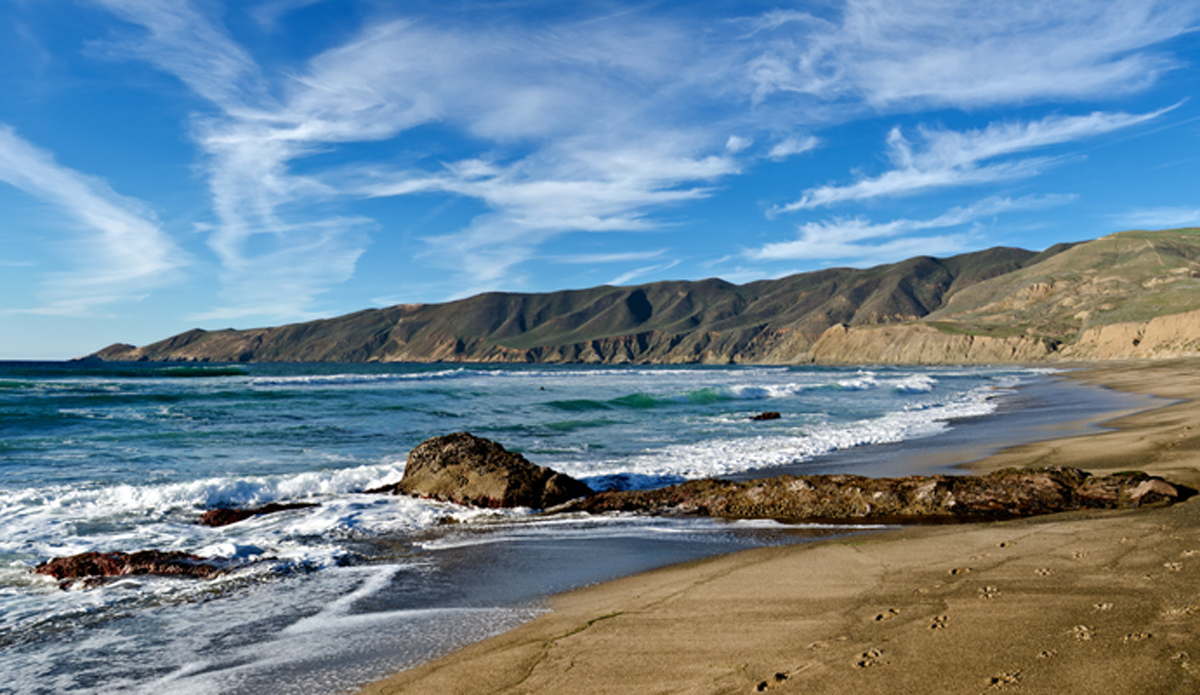 Point Sal panoramic with outcroppings in the foreground. Photo: <a href=\"www.californiametalphoto.com\">Robert Eovaldi</a>