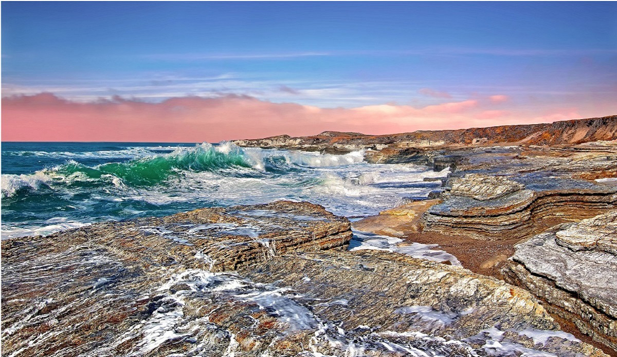 Central California Coast. The reform waves on the inside splashing up on to the rocky shore.Photo: <a href=\"www.californiametalphoto.com\">Robert Eovaldi</a>