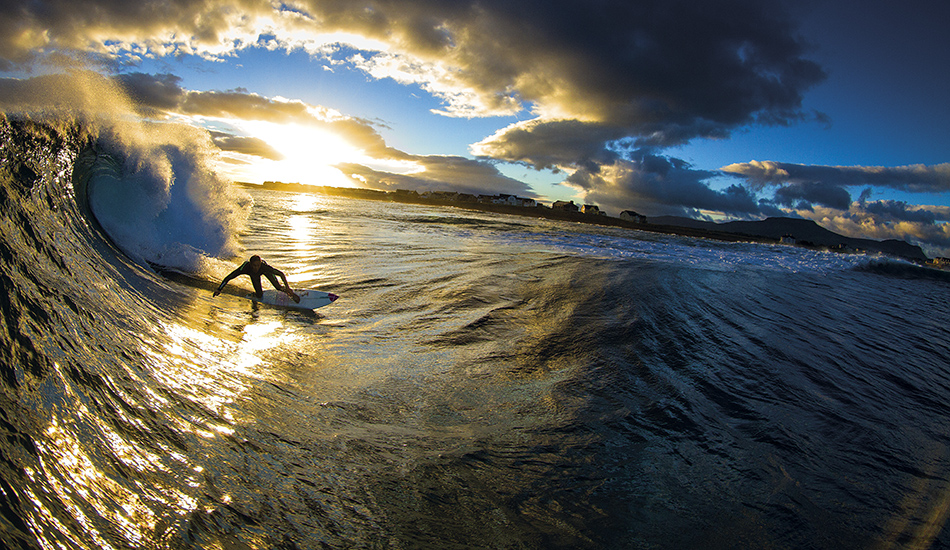 Irish dawn run for Oli Adams Photo: <a href=\"http://surfphoto.500px.com/home\"> Roger Sharp</a>