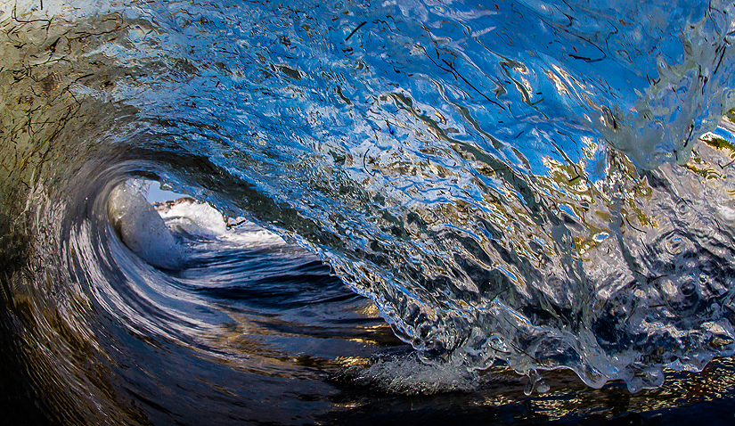 Don\'t let the kelp get you down. The waves in La Jolla are beautiful all year round. Photo: <a href=\"http://www.surfingeye.com/\" target=_blank>Ronald Hons</a>.