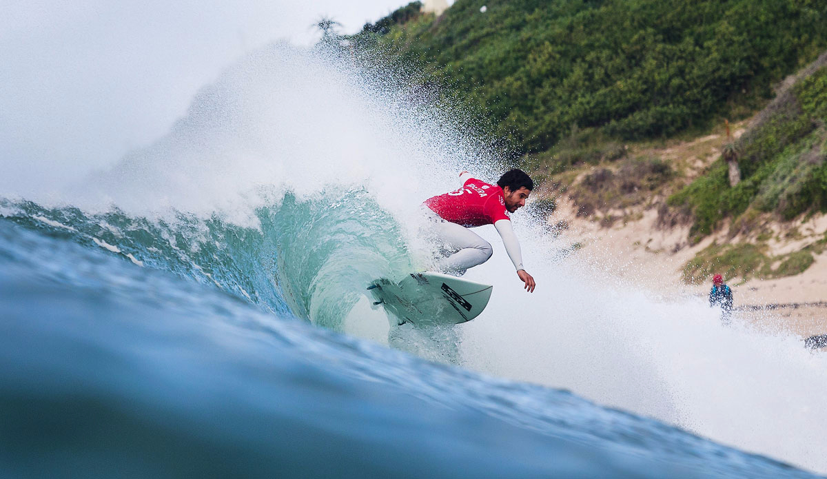 Italo Ferreira of Brasil (pictured) winning his Round 2 heat at the JBay Open on Monday July 13, 2015.  
Photo: <a href=\"http://www.worldsurfleague.com/\">WSL</a>/<a href=\"https://instagram.com/kc80\">Cestari</a>