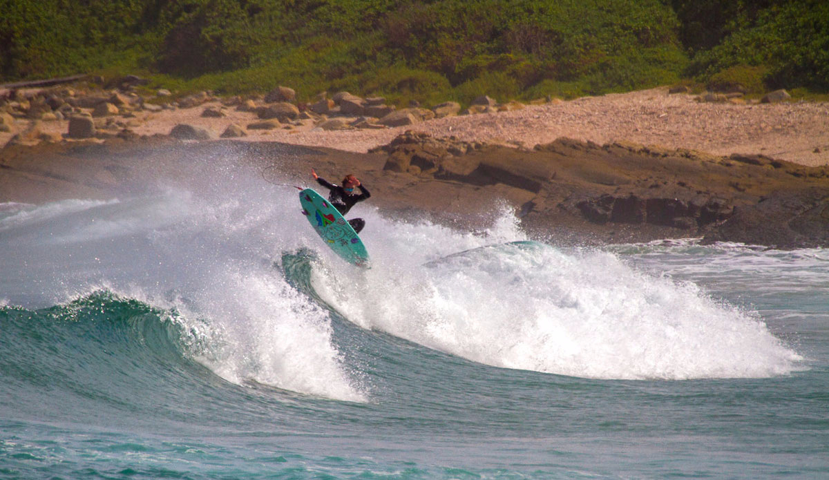 Michael Monk going tail high in the Eastern Cape. Photo: <a href=\"https://www.facebook.com/pages/Pho-Tye-Studio/\">Tyerell Jordaan</a>