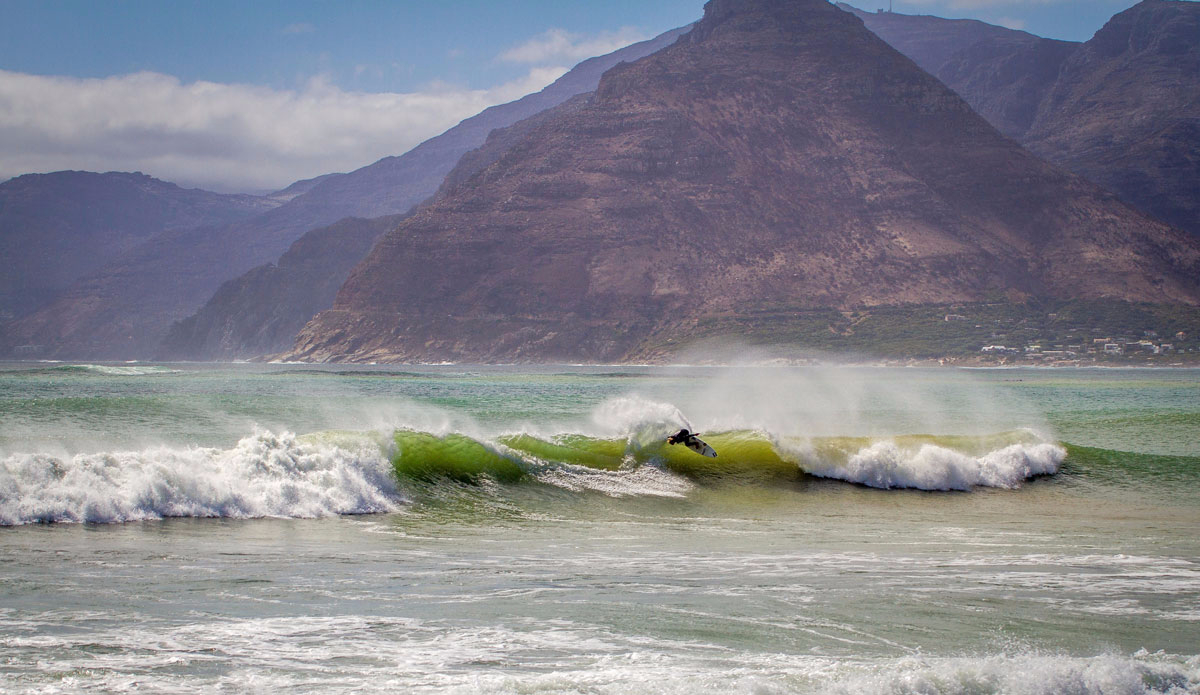 Adin Masencamp, full speed at the oncoming section with the Cape Town mountains as an audience. Photo: <a href=\"https://www.facebook.com/pages/Pho-Tye-Studio/\">Tyerell Jordaan</a>