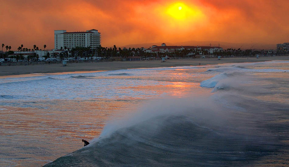 This is Huntington Beach during the Fire Storm in 2005. All the elements come together for this image. Photo: <a href=\"http://sardelis.com/\" target=\"_blank\">Sardelis.com</a>/<a href=\"http://hbsurfshot.blogspot.com/\" target=\"_blank\">HBSurfShot.Blogspot.com</a>