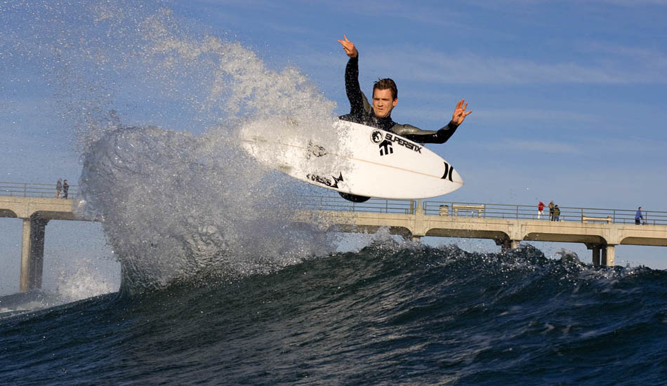 Brett Simpson, Huntington’s World Tour charger, getting his groove on at home. Photo: <a href=\"http://sardelis.com/\" target=\"_blank\">Sardelis.com</a>/<a href=\"http://hbsurfshot.blogspot.com/\" target=\"_blank\">HBSurfShot.Blogspot.com</a>