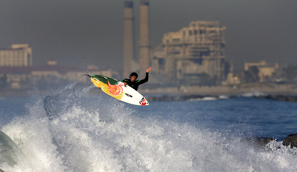 Ted Navarro at Newport. This angle is tricky. It\'s very swell and tide sensitive. Photo: <a href=\"http://sardelis.com/\" target=\"_blank\">Sardelis.com</a>/<a href=\"http://hbsurfshot.blogspot.com/\" target=\"_blank\">HBSurfShot.Blogspot.com</a>