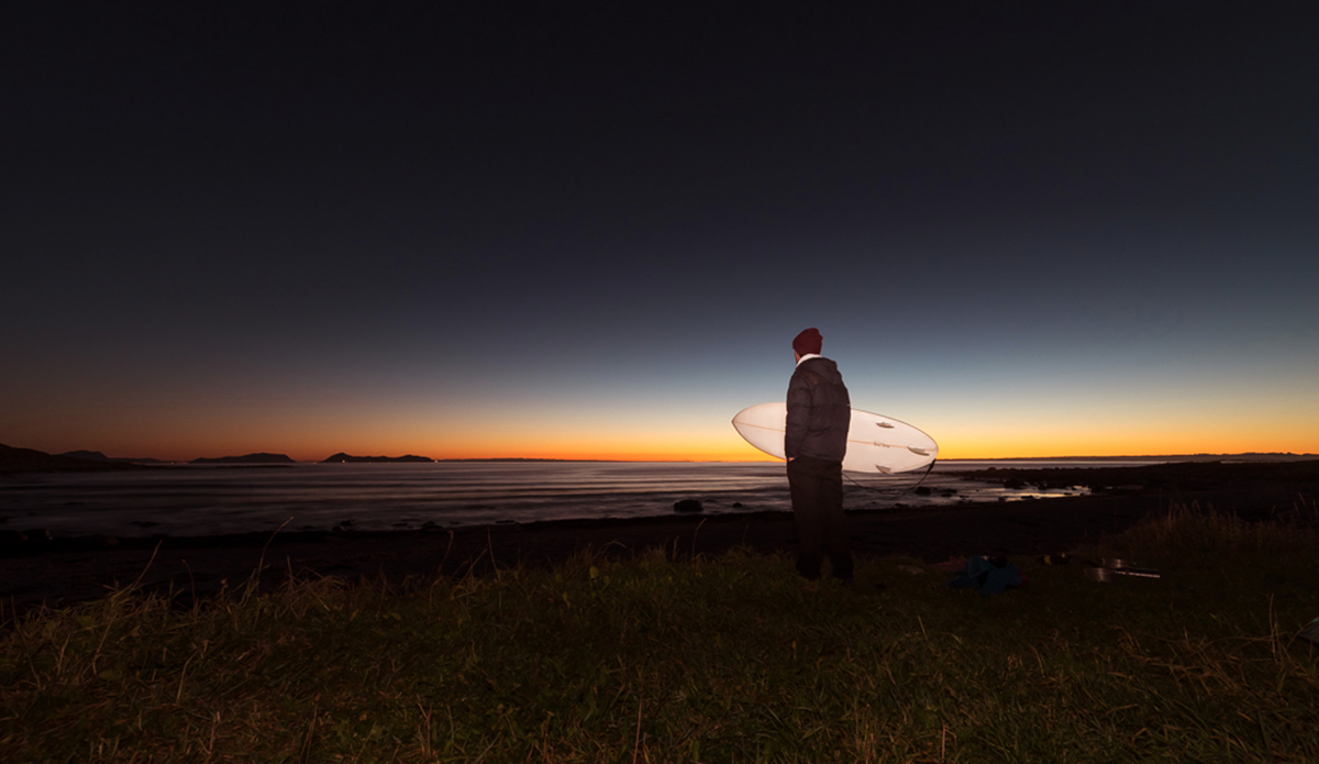 The Norwegian sky is getting cold and another frost night is in the making. Everything is blank. Warming coffee on the beach. Sky makes space for the aurora, with no promise of the night. But it is all there. Photo: Photo: <a href=\"http://www.fjordlapsephotography.com/\">Fjordlapse Photography</a>