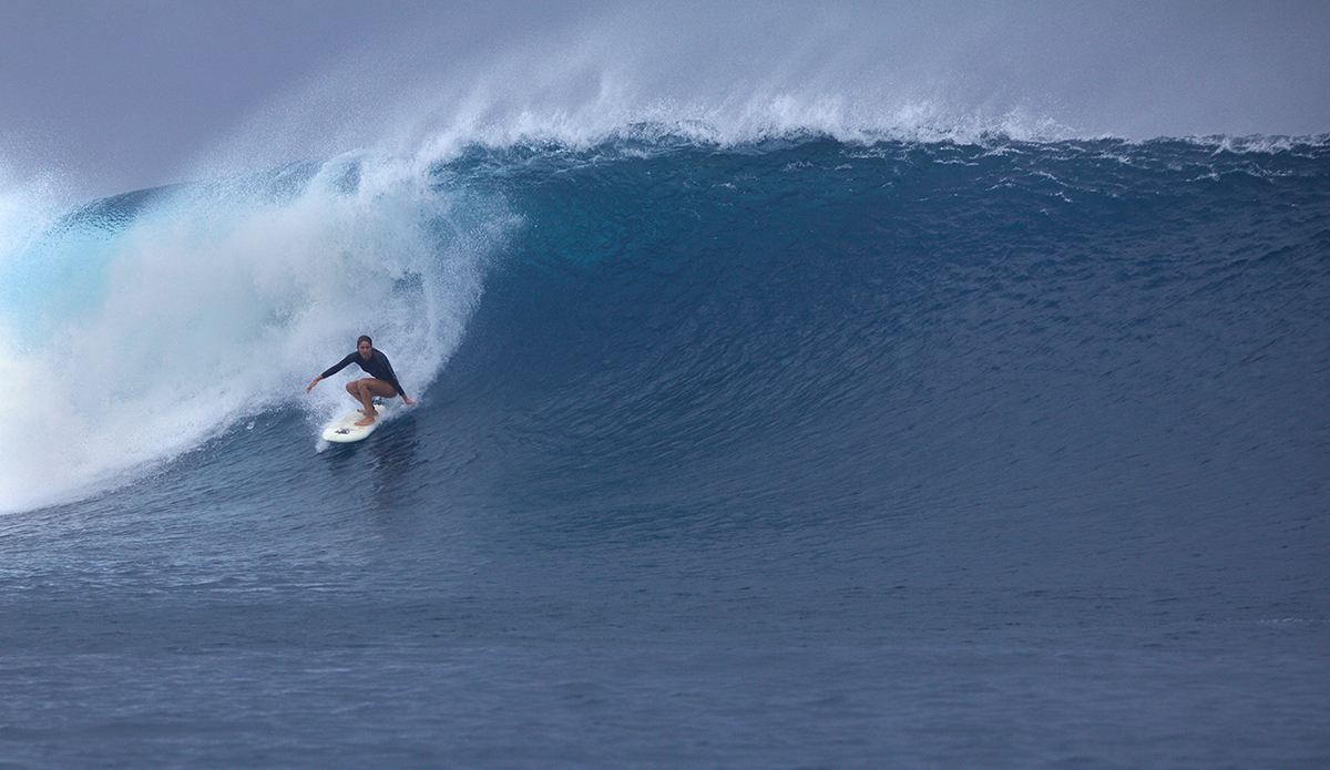 Emily Erickson single-fin stylin\' at Cloudbreak. Photo: @shannonreporting /  @supersessions2