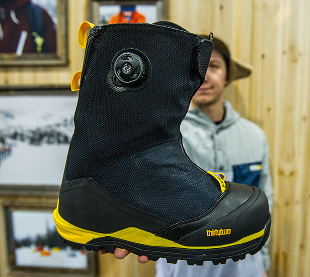 After building a monumental big mountain snowboarding career with no boot sponsors, Jeremy Jones was finally approached by ThirtyTwo. The result: ThirtyTwo’s MTB Jeremy Jones boots are designed by and for Jones’ winter mountaineering and riding expeditions. 