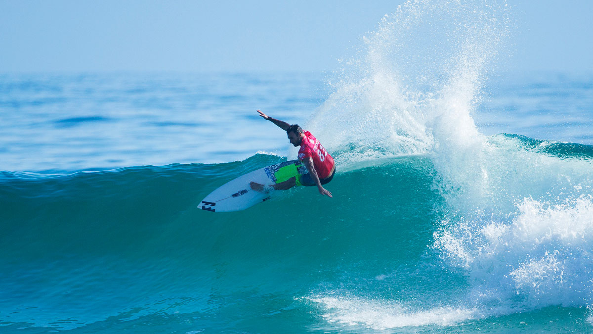 Joel Parkinson of Coolangatta, Australia winning his round 1 heat at the Quiksilver Pro Gold Coast on Saturday February 28, 2015. Photo: <a href=\"http://www.worldsurfleague.com/\">WSL</a> / <a href=\"https://instagram.com/kc80/\">Cestari</a>