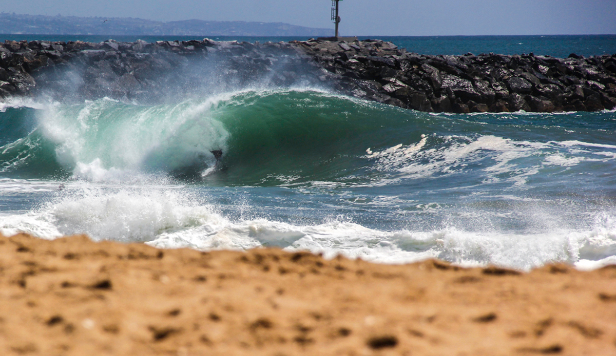 Sliding through the glory hole with an unknown picking off one of the smaller, yet cleaner sets. Photo: <a href=\"https://instagram.com/kaileyskelton\">@Kailey Skelton</a>