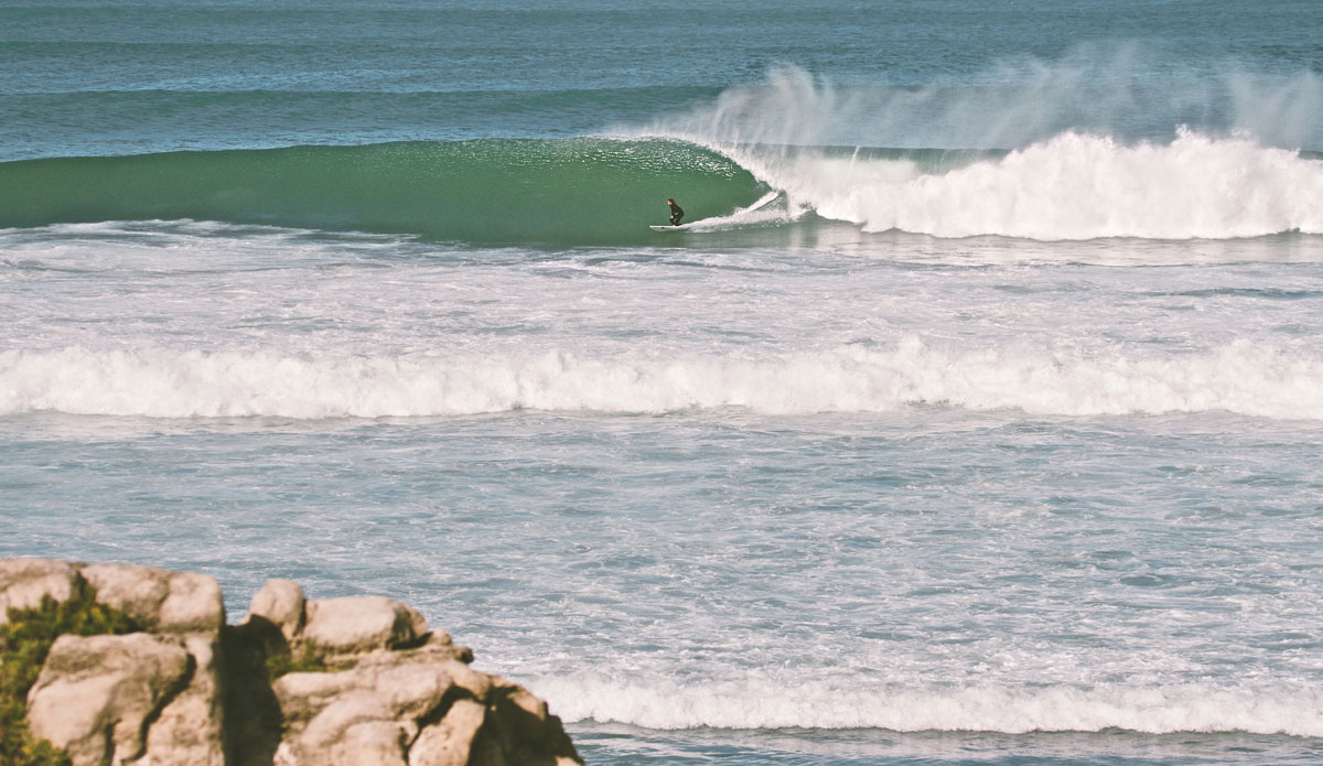 Ale Morales eyeing up a perfect runner. Photo:<a href=\"http://instagram.com/cacaneves\">Camila Neves</a>