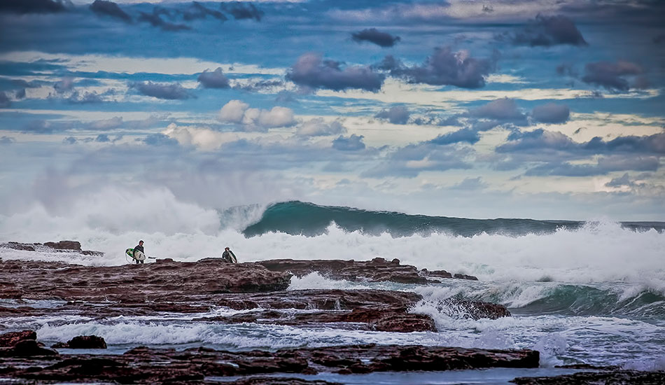 Two guys making their way with excitement in their toes. Photo: <a href=\"http://www.16images.com.au\">Steen Barnes</a>