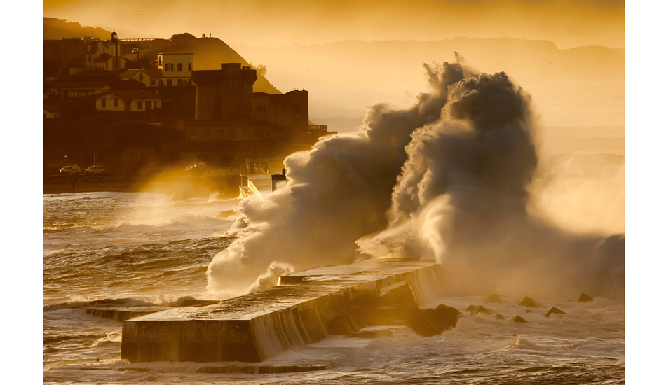 Socoa storm, near Belharra. Photo: <a href=\"https://www.facebook.com/SalernoPhoto\"> Stéphane Salerno