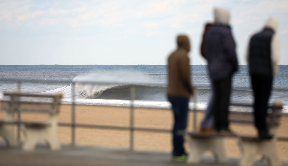 Onlookers watching perfection roll in. Photo: <a href=\"http://www.rozbernsurf.com\":> Kevin Strickland</a>