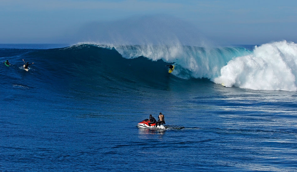 East Coast surfer Cliff Skudin making his way out. Photo: Claudia Boily