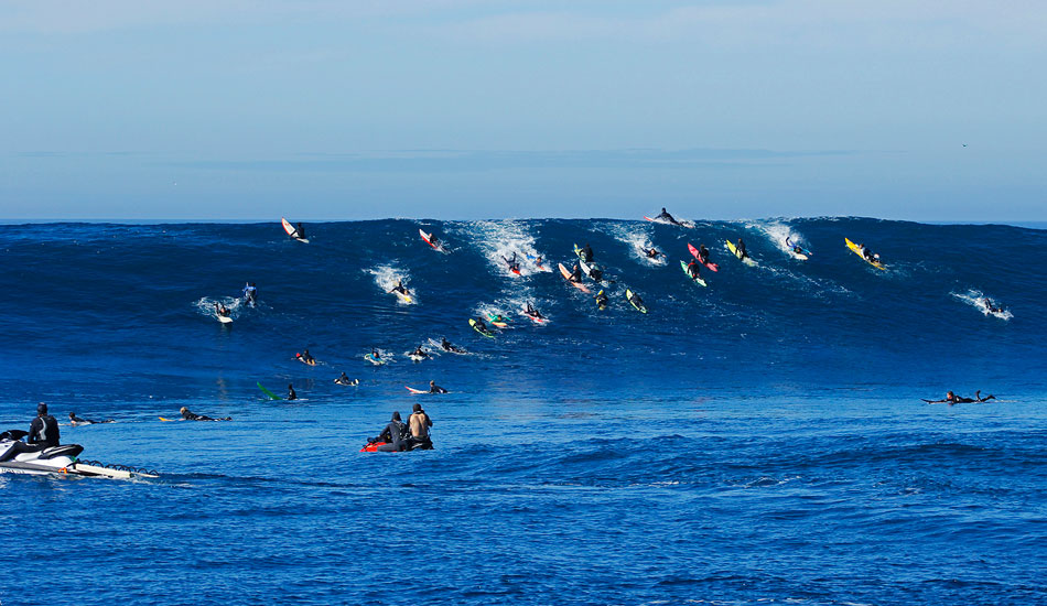 Here it is. Day three. THE day. The day where having a wave for yourself was a pure question of timing. Only a few managed to pull some solo ones. Everyone was there with one goal in mind... getting the XXL. Photo: Claudia Boily