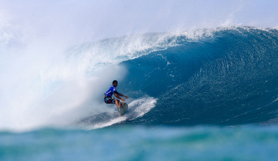 Wiggoly Dantas stalls for a bit more tube time. Photo: Bielmann