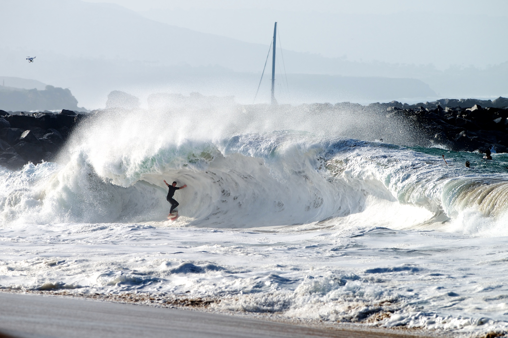 Charlie Wiggs with plenty of room to spare on a frothy near-shore cavern. Photo: Benjamin Ginsberg / Driftwood Photography Studios