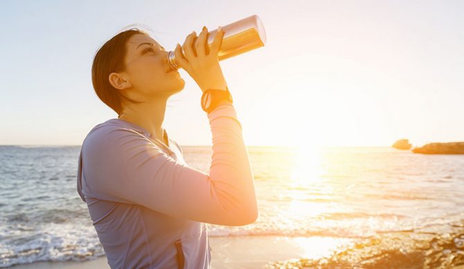 7 Signs That You're Dehydrated and You Need to Drink More Water | The ...