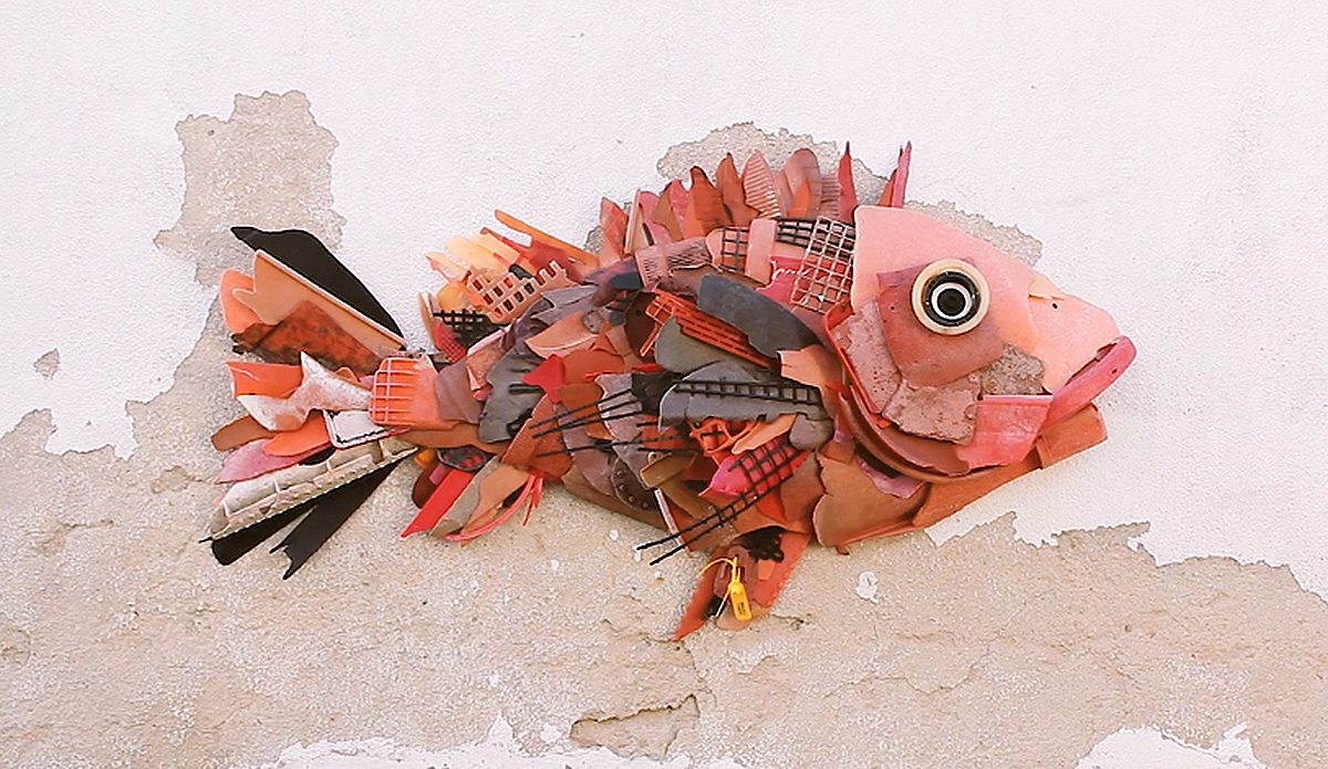 This Artist Uses Plastic Found on the Beach to Create Amazing Work ...