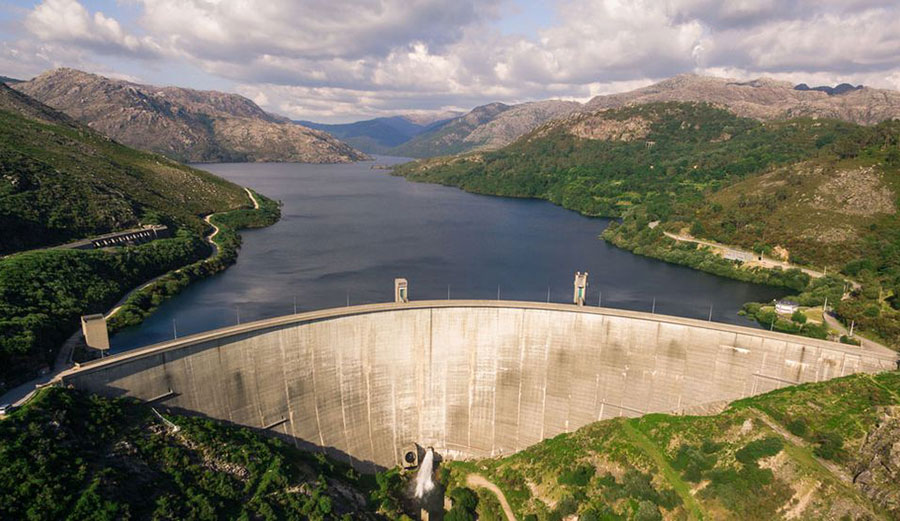 An aerial view of Portugal's Vilarinho da Furna dam. Image: Shutterstock