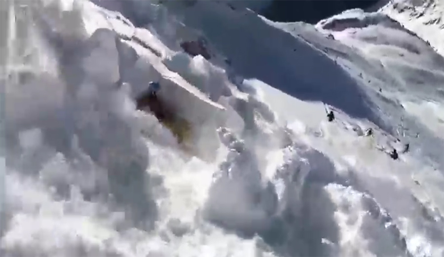 This Inbounds Avalanche at St. Anton, Austria Is the Stuff of ...