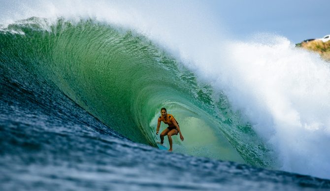 Stephanie Gilmore barreled at Honolua Bay 