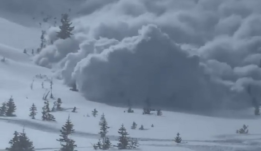 Video Shows Terrifying View of Avalanche Barreling Down on Snowmobilers ...